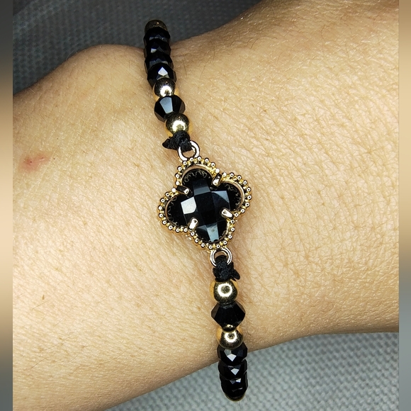 Vintage Black and Gold Quatrefoil Bracelet - Picture 1 of 2